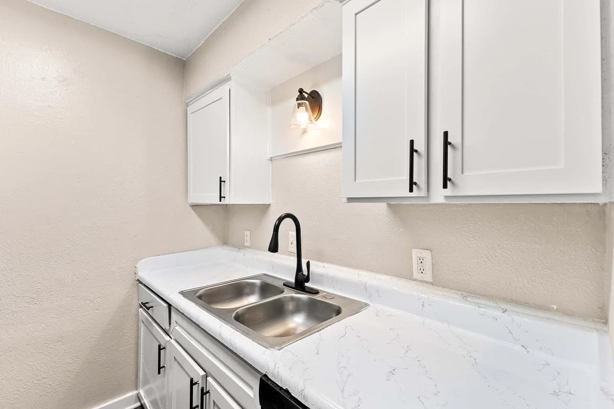 Arlington apartments for rent - image - Regency Apartments Interiors - Kitchen.jpg
