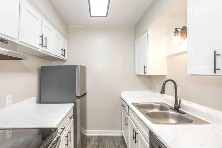 Arlington apartments for rent - image - Regency Apartments 1 Bed 1.5 Bath - Kitchen.jpg