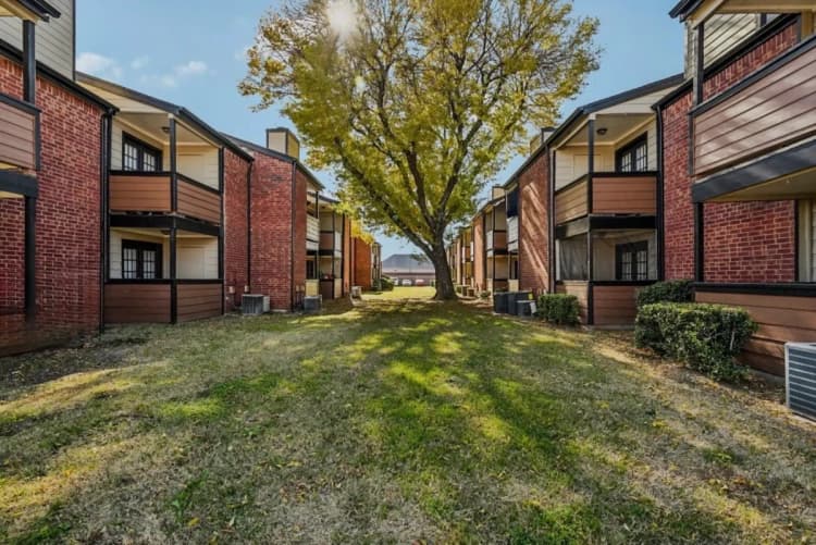 Arlington apartments for rent - image - Apartment Complex View.webp