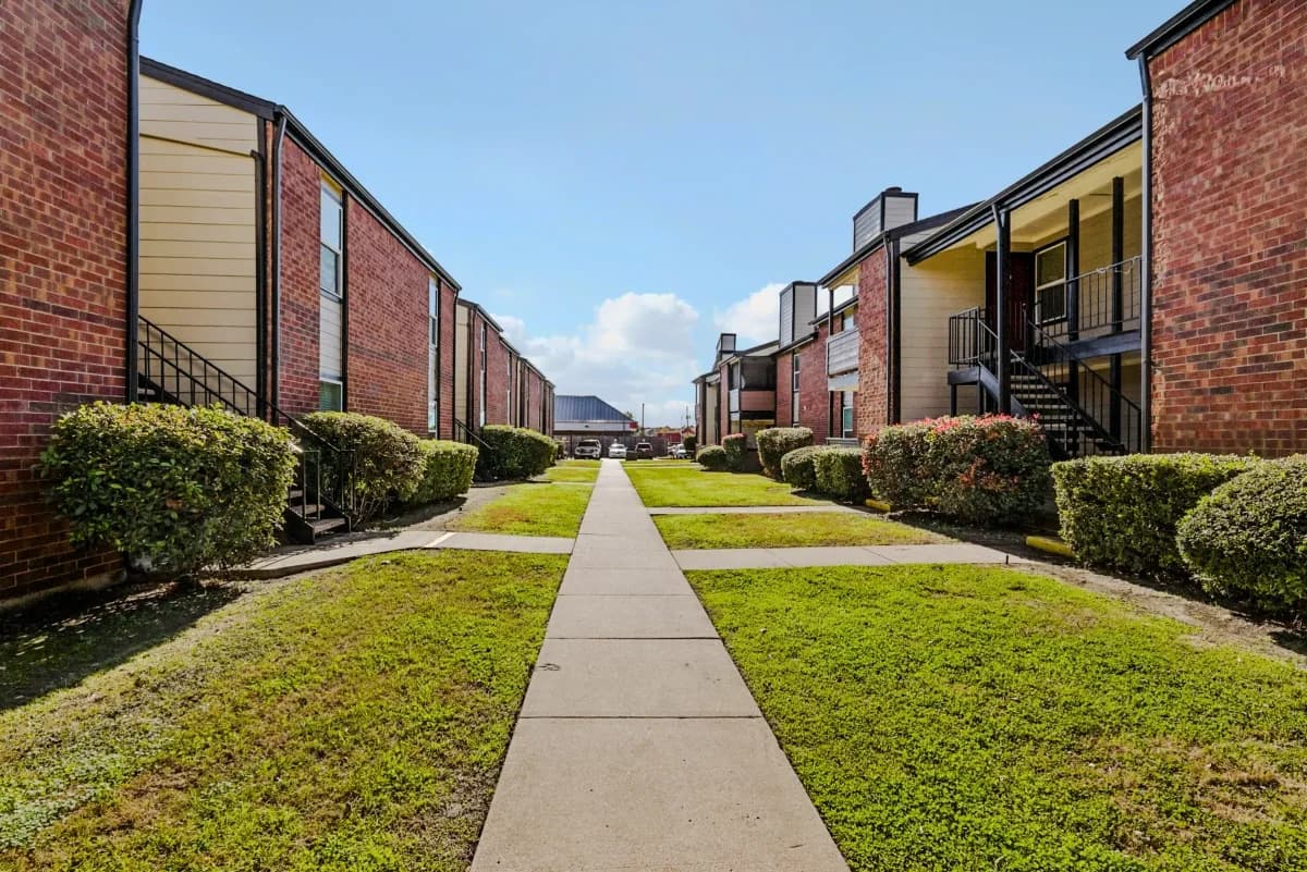 Arlington apartments for rent - image - Pathway in Apartment Complex.webp
