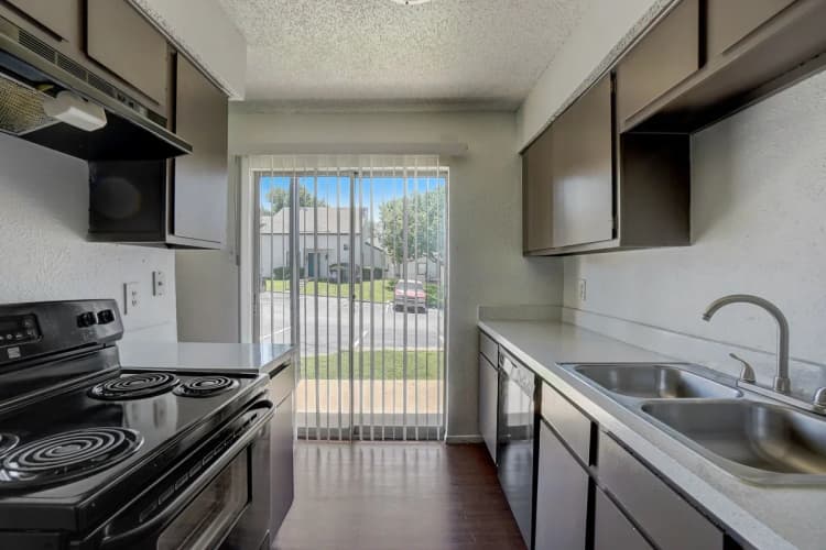 Arlington apartments for rent - image - Shadow Ridge Interior - Kitchen 2.webp