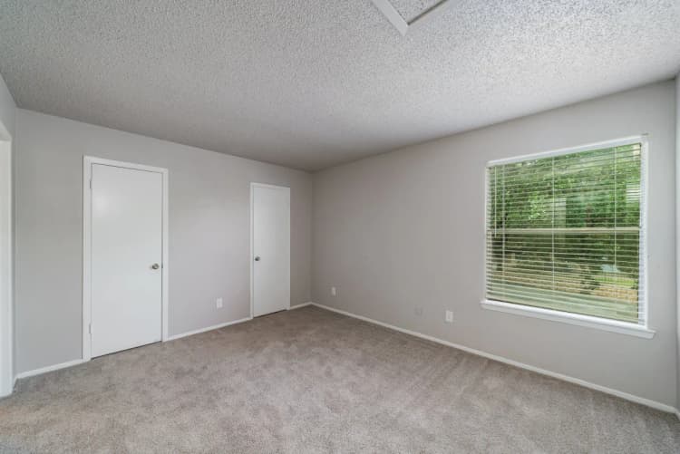 Arlington apartments for rent - image - Shadow Ridge Interior - Room.webp