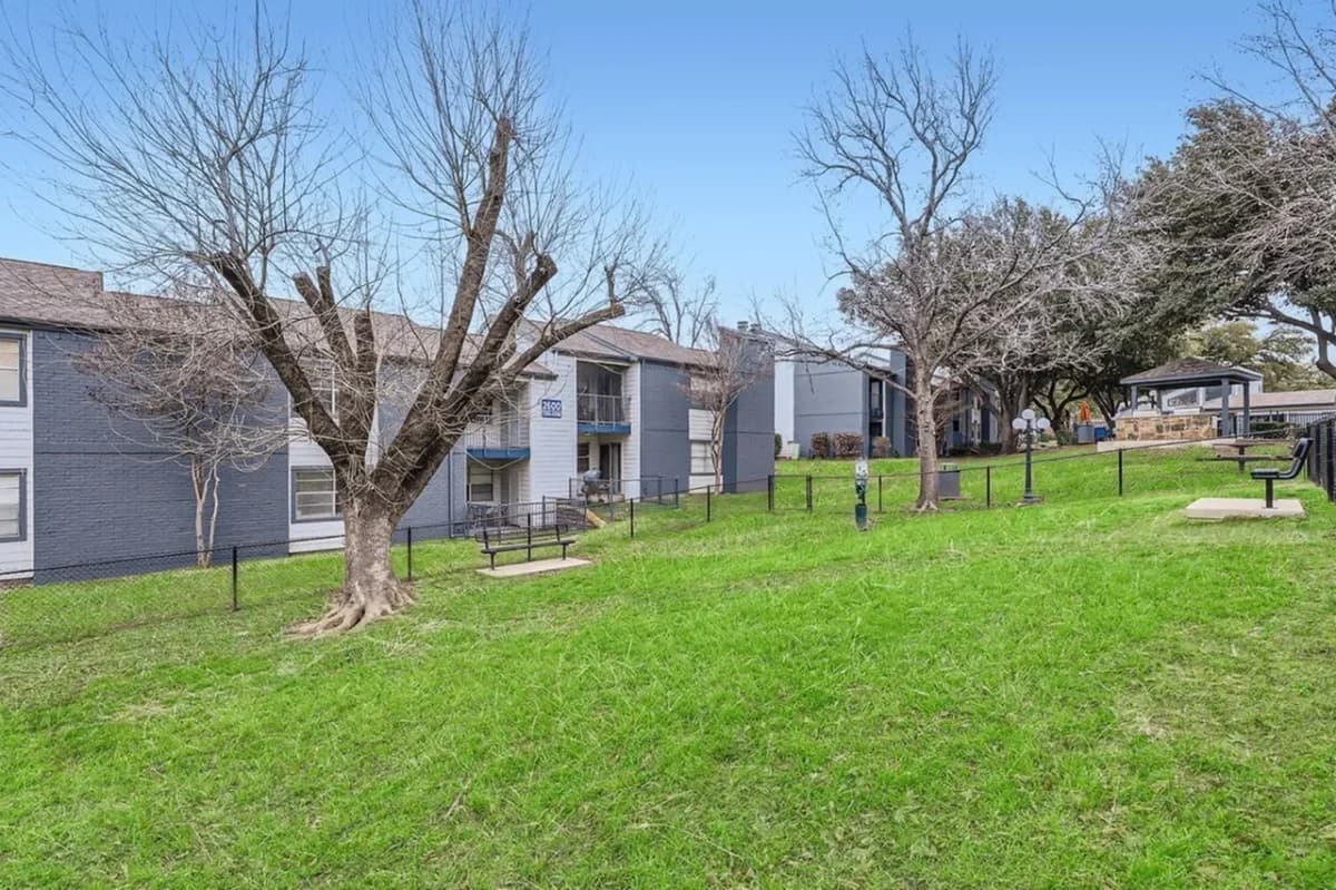 Arlington apartments for rent - Property image - Heather Ridge Apartments - 3