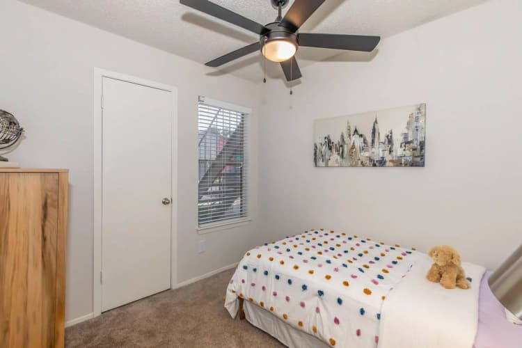 Arlington apartments for rent - image - The Hub B1 - Bedroom2.jpg