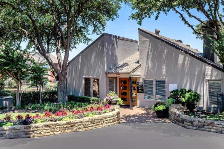Arlington apartments for rent - image - The Hub - Office Entrance.jpg