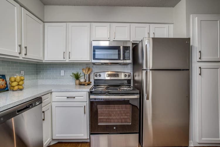 Arlington apartments for rent - image - The Hub A1 Upgraded - Kitchen Stove.jpg