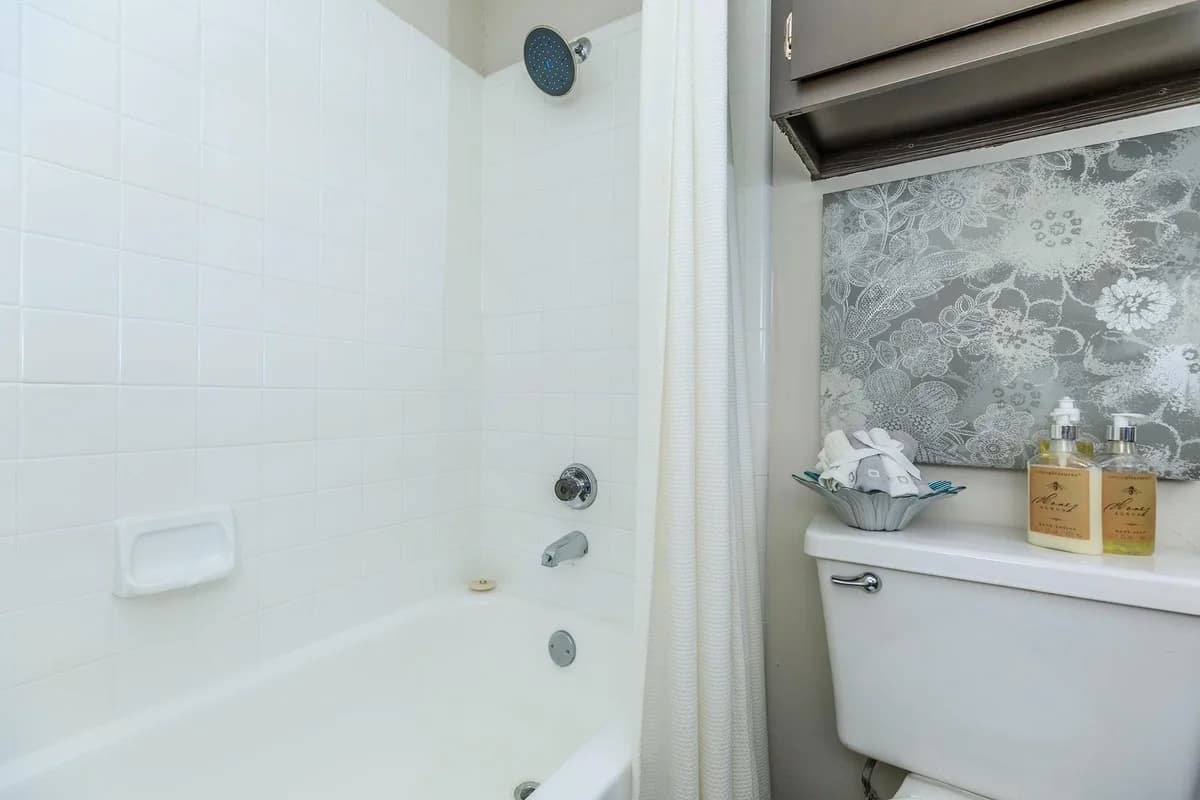 Arlington apartments for rent - image - Harmony Apartments B2 2bd2ba - Bathroom1.jpg