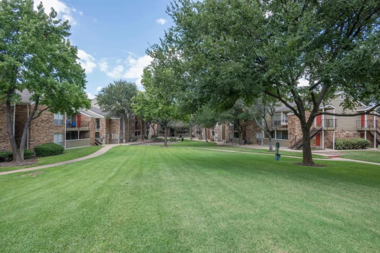 Arlington apartments for rent - image - Harmony Apartments - Courtyard.jpg