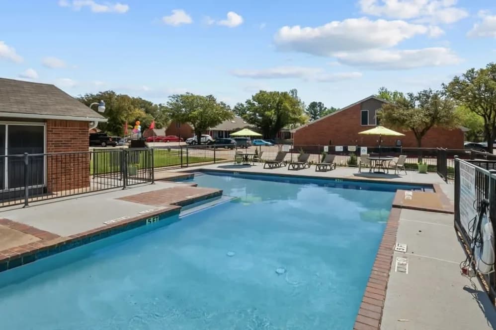 Arlington apartments for rent - Property image - Parkwood Square Estates - 3