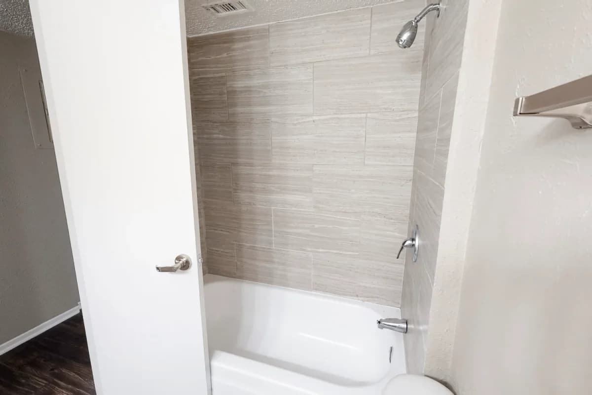 Arlington apartments for rent - image - Belmont Place - Bathroom 2.webp