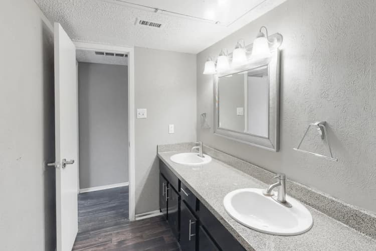 Arlington apartments for rent - image - Belmont Place (A2) - Bathroom 2.webp