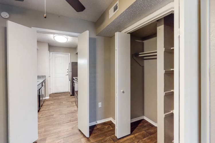 Arlington apartments for rent - image - Belmont Place (A1) - Living room 3.webp