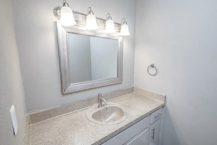 Arlington apartments for rent - image - Belmont Place (C2) - Bathroom 4.webp