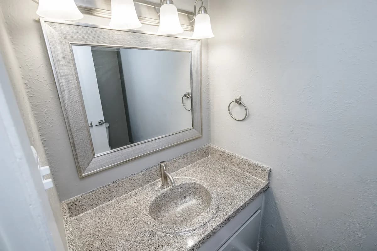 Arlington apartments for rent - image - Belmont Place (C2) - Bathroom.webp