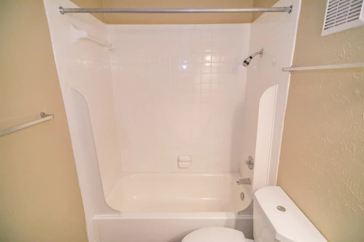 Arlington apartments for rent - image - Paisley (Abp) (Dove) - Bathroom 1.webp