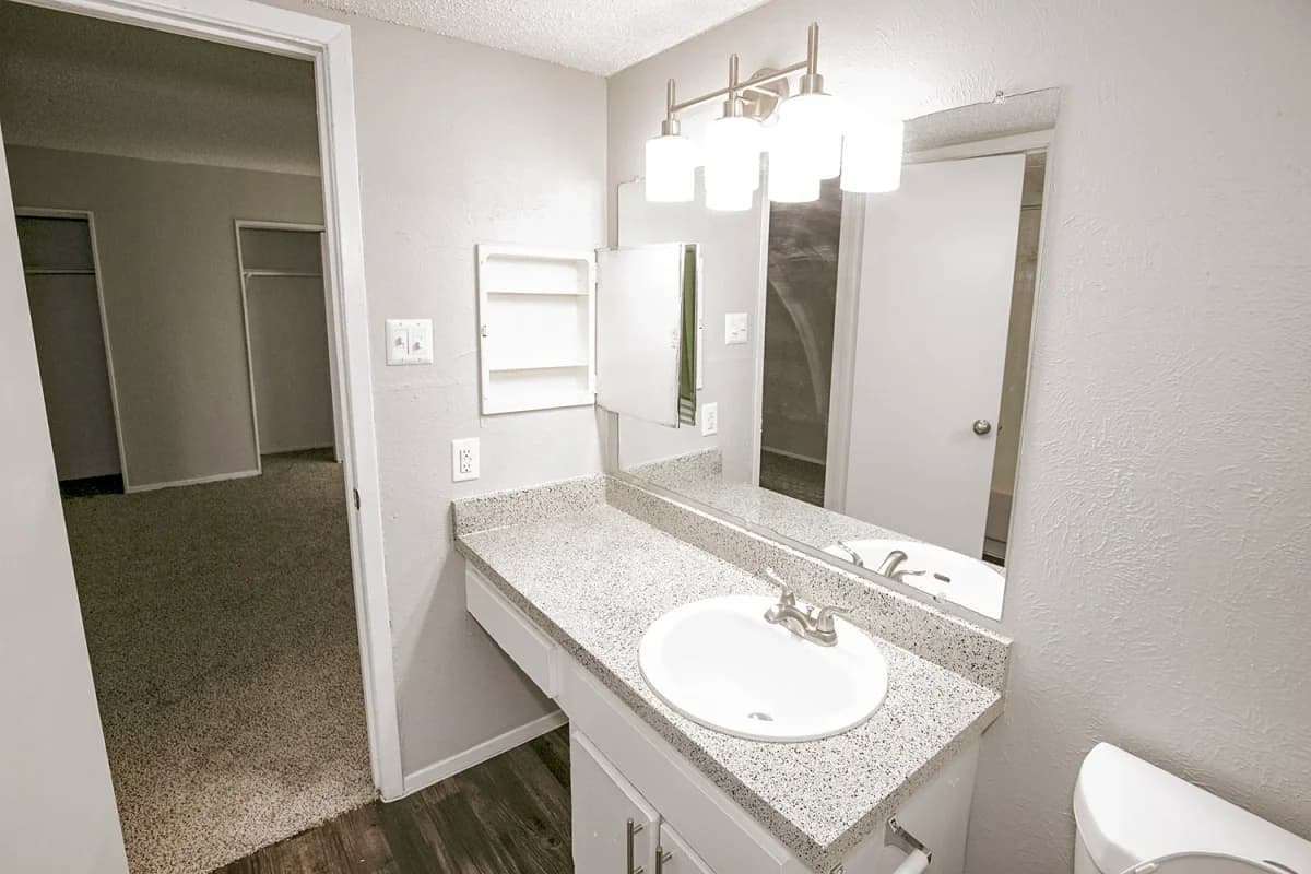 Arlington apartments for rent - image - Paisley (Abp) (Star) - Bathroom 1.webp