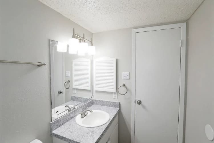 Arlington apartments for rent - image - Paisley (Abp) - Bathroom 2.webp