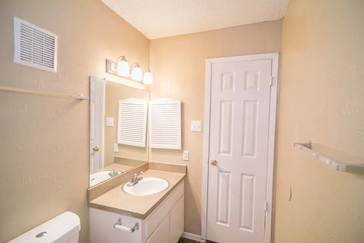 Arlington apartments for rent - image - Paisley (Abp) (Dove) - Bathroom 2.webp