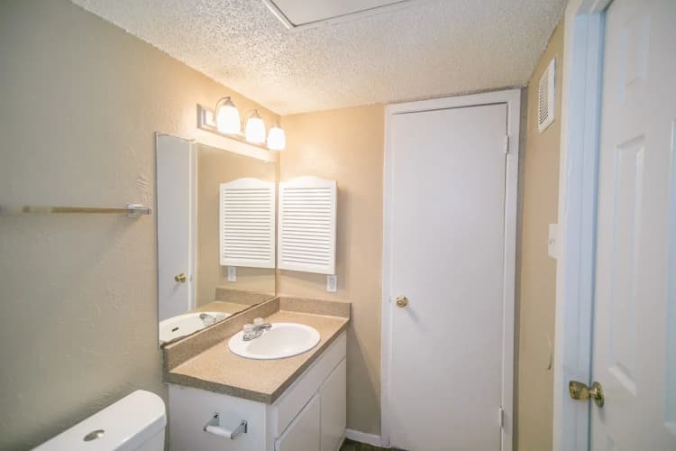 Arlington apartments for rent - image - Paisley (Abp) (Dove) - Bathroom 3.webp