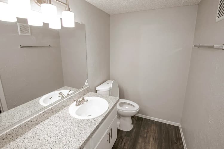 Arlington apartments for rent - image - Paisley (Abp) (Star) - Bathroom.webp