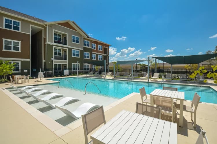 Arlington apartments for rent - image - Elliot Senior - Pool 1.webp