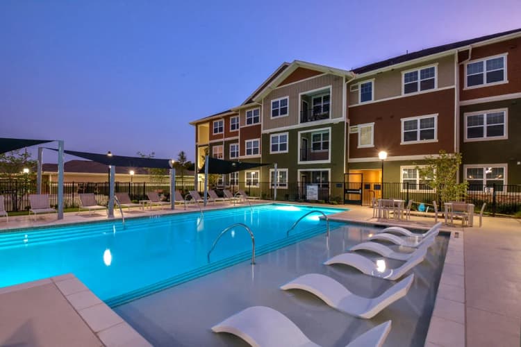 Arlington apartments for rent - image - Elliot Senior - Pool 3.webp