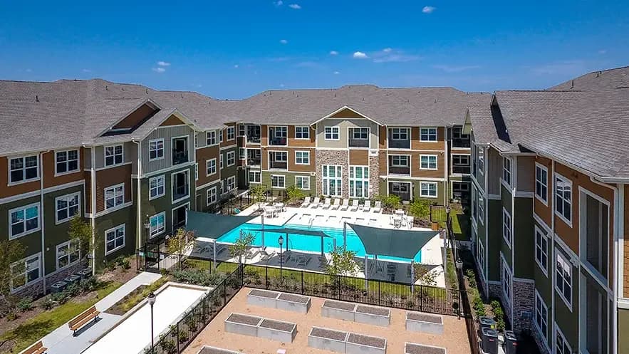 Arlington apartments for rent - image - Elliot Senior - Exterior 5.webp