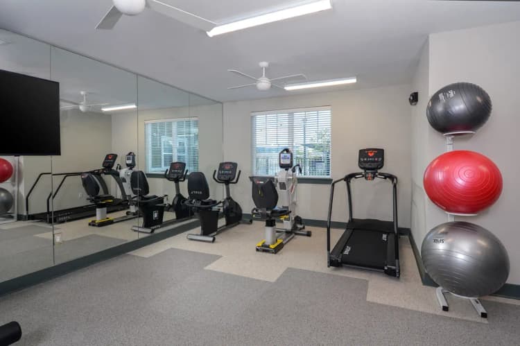 Arlington apartments for rent - image - Elliot Senior - Gym.webp