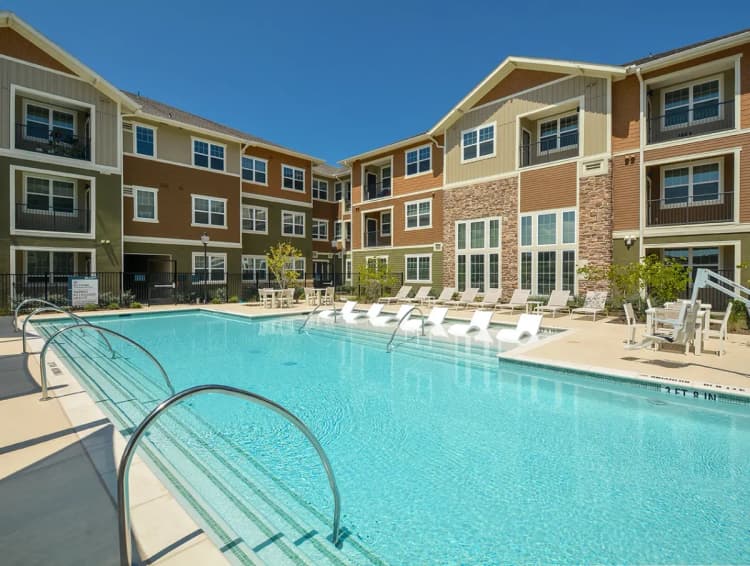 Arlington apartments for rent - image - Elliot Senior - Pool.webp