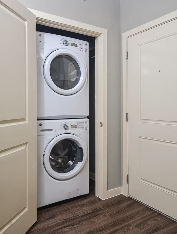 Arlington apartments for rent - image - Elliot Senior - Laundery room.webp