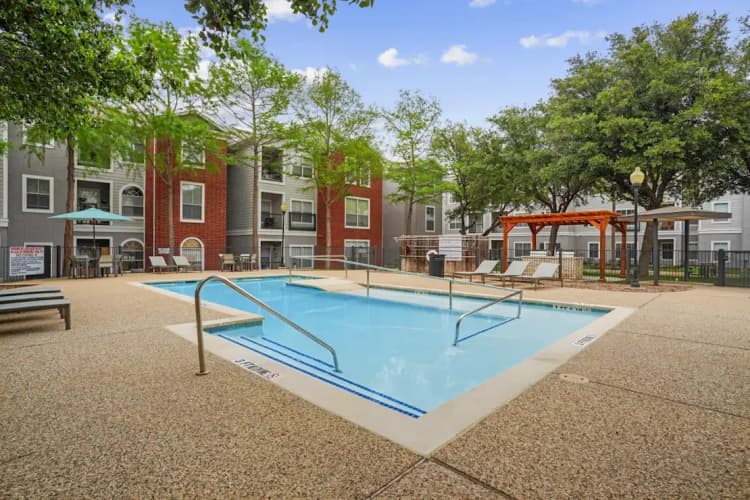 Arlington apartments for rent - image - Claremont - Pool.webp