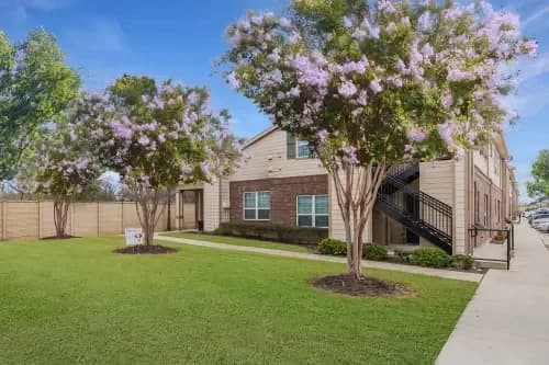 Arlington apartments for rent - Property image - Center Place Apartments - 2