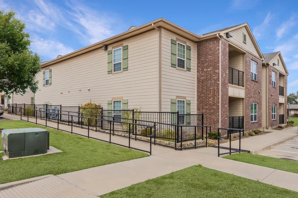 Arlington apartments for rent - Property image - Center Place Apartments - 1