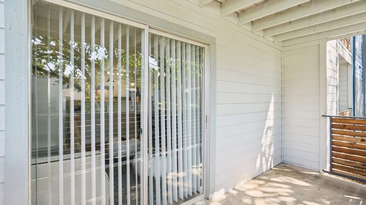 Arlington apartments for rent - image - Biltmore Apartments - Exterior 1.webp