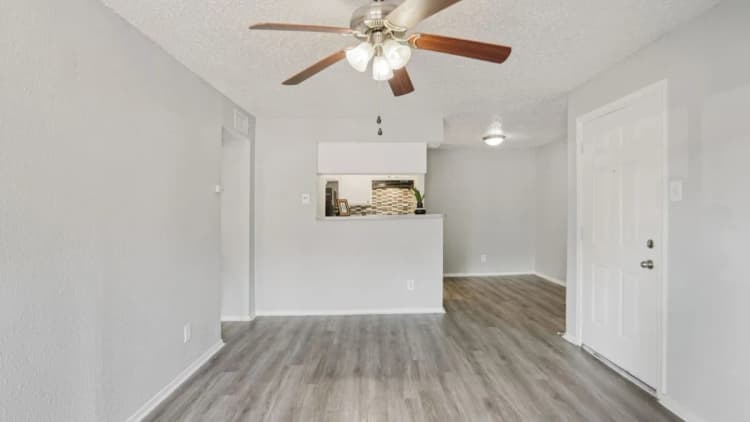 Arlington apartments for rent - image - Biltmore Apartments - Kitchen & Living room 1.webp