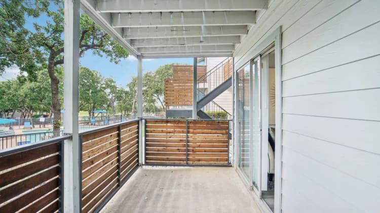 Arlington apartments for rent - image - Biltmore Apartments - Exterior 2.webp