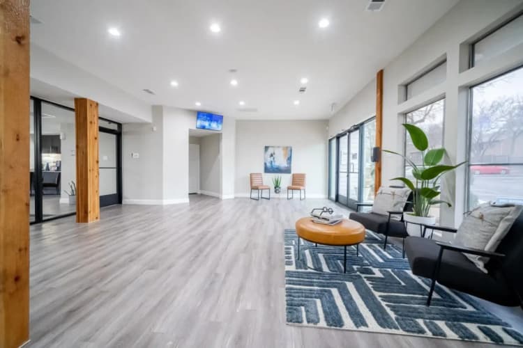Arlington apartments for rent - image - Biltmore Apartments - Living room 2.webp