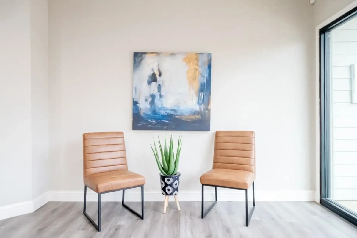Arlington apartments for rent - image - Biltmore Apartments - Living room 3.webp