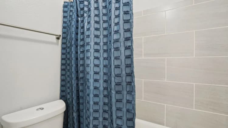 Arlington apartments for rent - image - Biltmore Apartments - Bathroom 4.webp