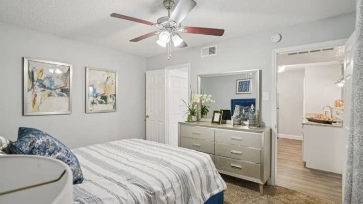 Arlington apartments for rent - image - Biltmore Apartments - Bedroom 8.webp