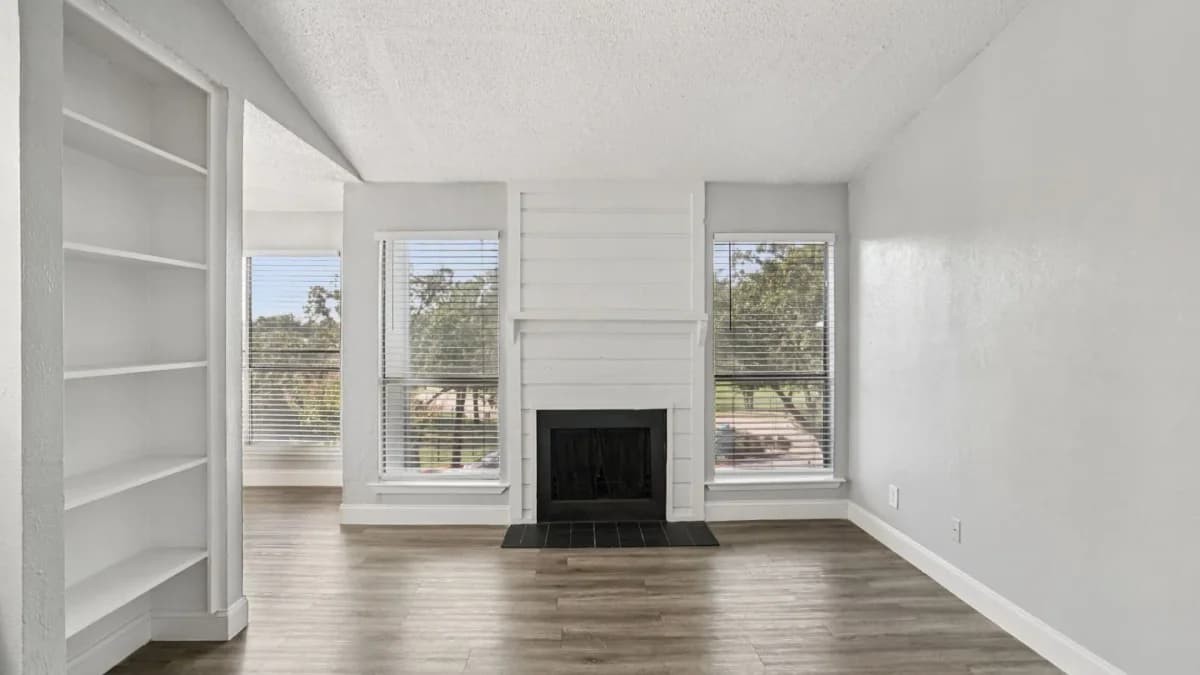 Arlington apartments for rent - image - Biltmore Apartments - Living room 9.webp