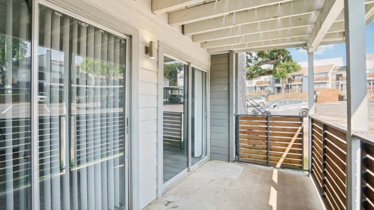 Arlington apartments for rent - image - Biltmore Apartments - Exterior 10.webp
