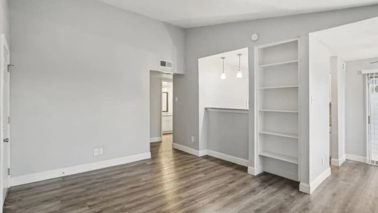Arlington apartments for rent - image - Biltmore Apartments - Living room 11.webp