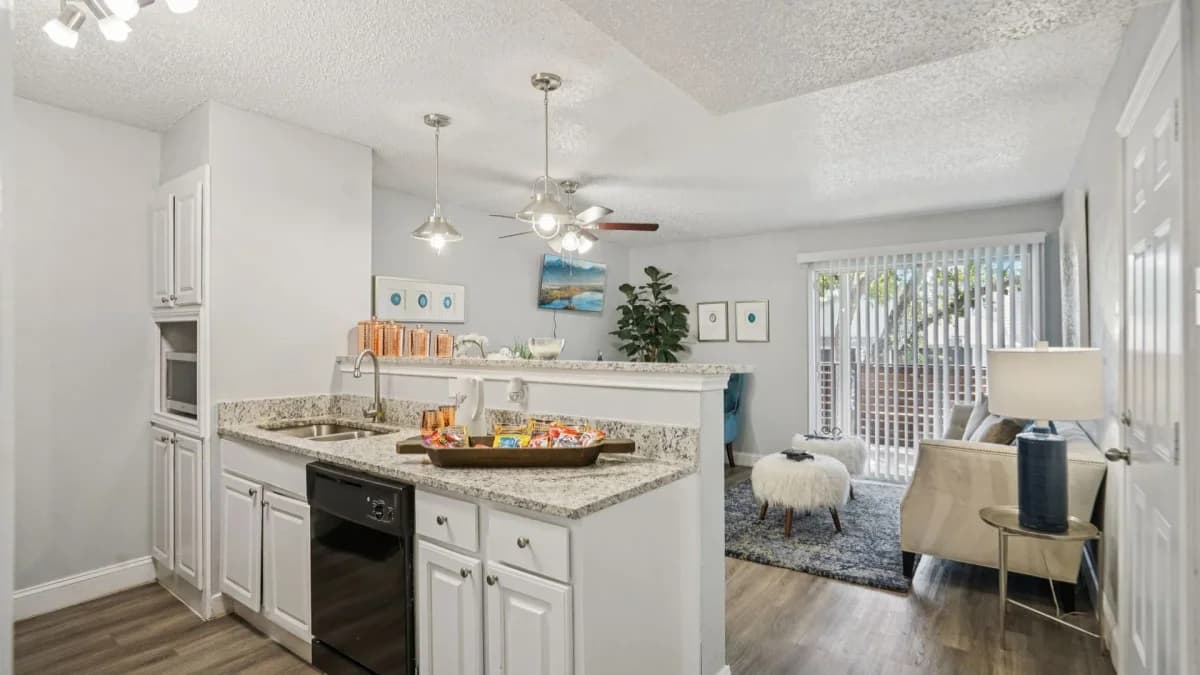 Arlington apartments for rent - image - Biltmore Apartments - Kitchen 12.webp