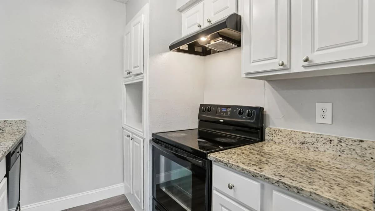 Arlington apartments for rent - image - Biltmore Apartments - Kitchen 14.webp