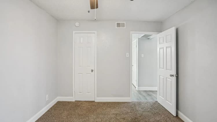 Arlington apartments for rent - image - Biltmore Apartments - Bedroom 14.webp