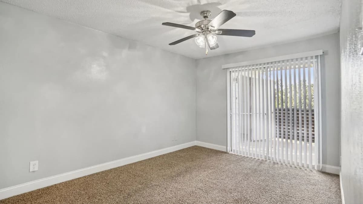 Arlington apartments for rent - image - Biltmore Apartments - Bedroom 18.webp