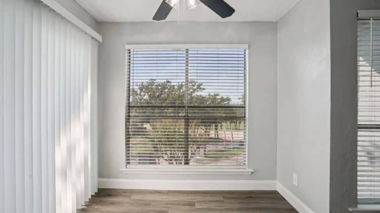 Arlington apartments for rent - image - Biltmore Apartments - Bedroom 21.webp