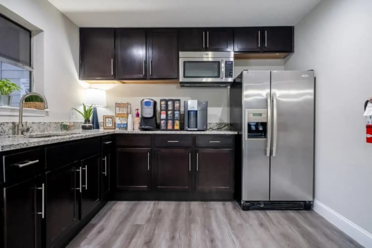 Arlington apartments for rent - image - Biltmore Apartments - Kitchen.webp