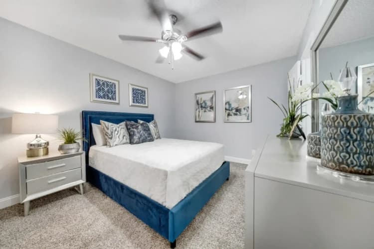 Arlington apartments for rent - image - Biltmore Apartments - Living room (2).webp